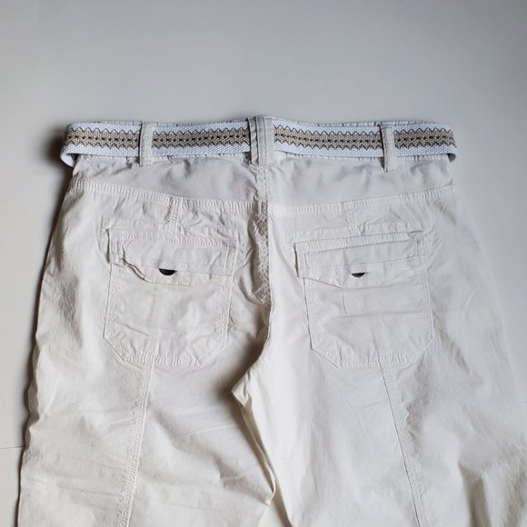2/$30 Women's White Capri Shorts Belted Many Pockets Cotton Summer Beachy NWOT - Picture 5 of 8